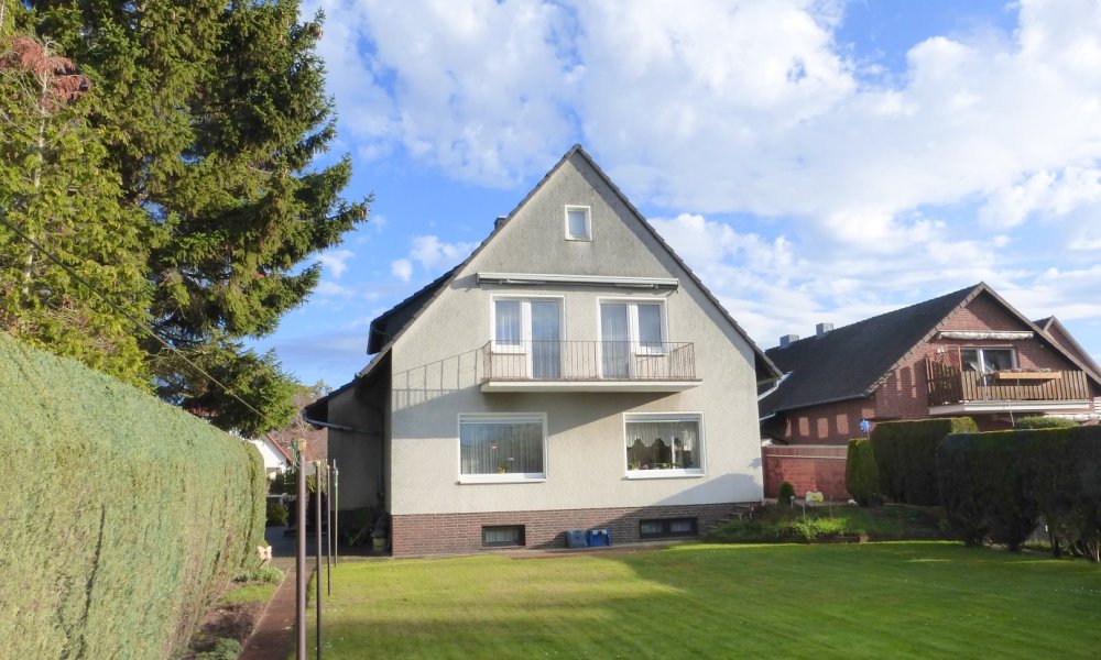 2-Familienhaus mit Platz, renovierungsbedürftig