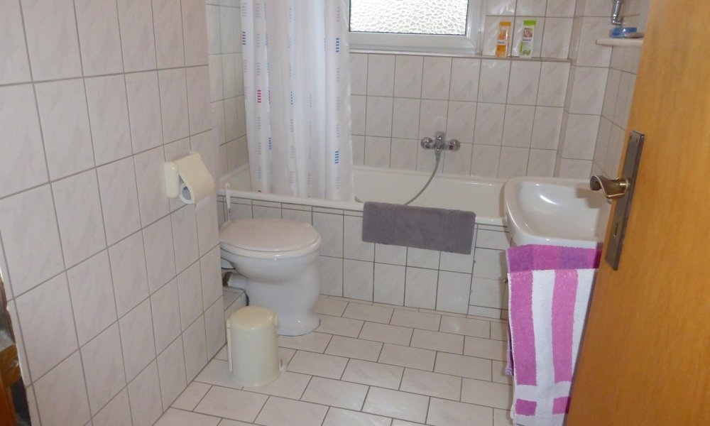 2-Familienhaus mit Platz, renovierungsbedürftig